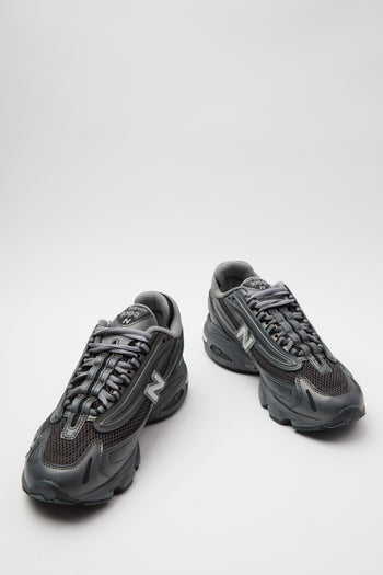 New Balance Sneaker Black Metallic Unisex - 5
