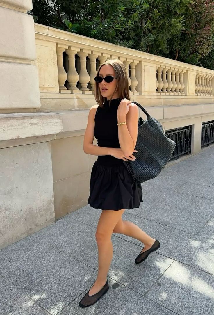 Trend Alert: Come Indossare le Ballerine in Rete Trasparenti Questa Stagione 4